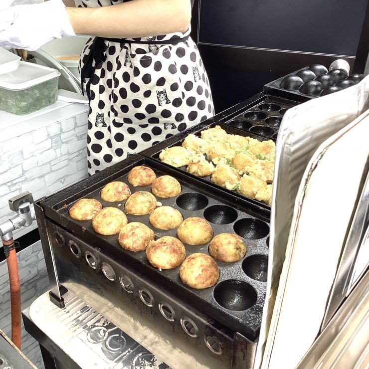 米粉のたこ焼き調理中マウウ2.JPG